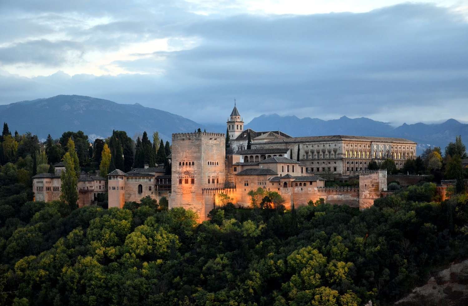 Evaluación de posibles daños en la Alhambra y en el Cerro de San Pedro a causa de los terremotos, así como el reciente derrumbe en el muro de Torre Bermejas