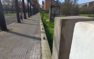 IU alerta del peligro que supone el estado de abandono del solar