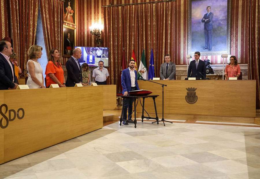 Ismael Sánchez Castillo toma posesión del acta de concejal